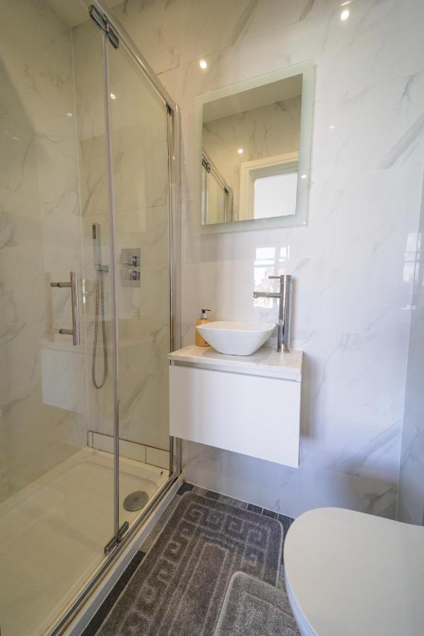 Star London Bell Lane 3-Bed Haven Apartment Hendon Exterior photo